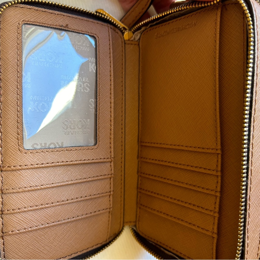 Side purse small but fits my iPhone 11 - Picture 5 of 5